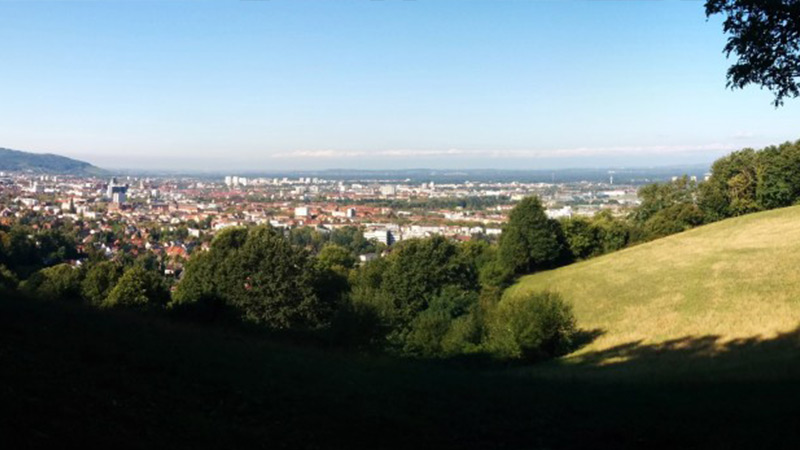 Frühstücken mit Blick über Freiburg