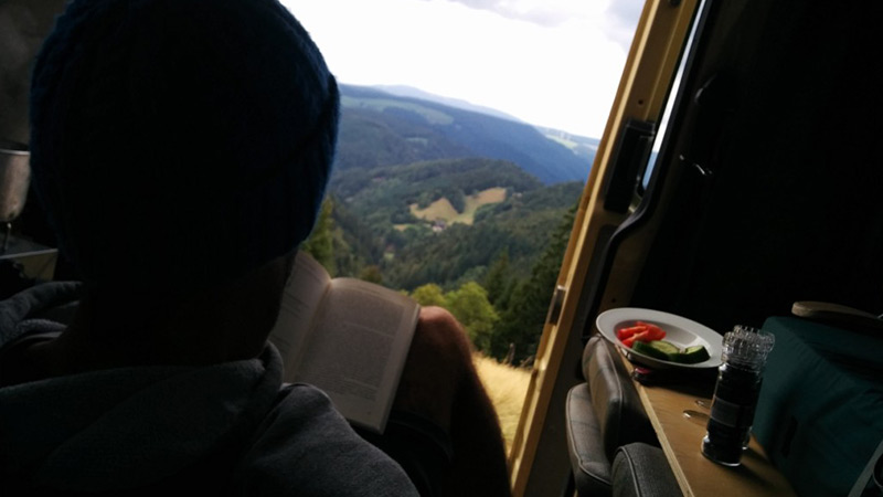 Lesen mit Panoramablick